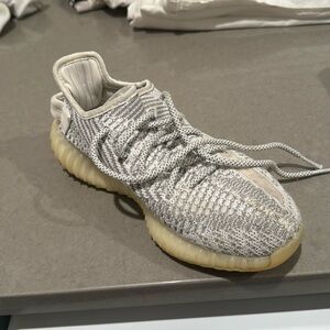 Yezzy addidas grey shoes